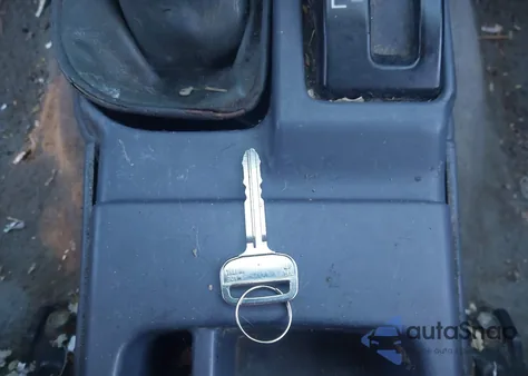 2000 Toyota Tacoma из США, поврежденный, VIN 4TAWM72NXYZ675132